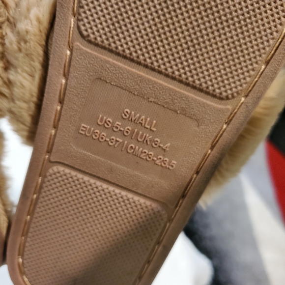 Forever 21 Slippers Furry Tan Size Small US 5-6 EUC - Picture 6 of 6
